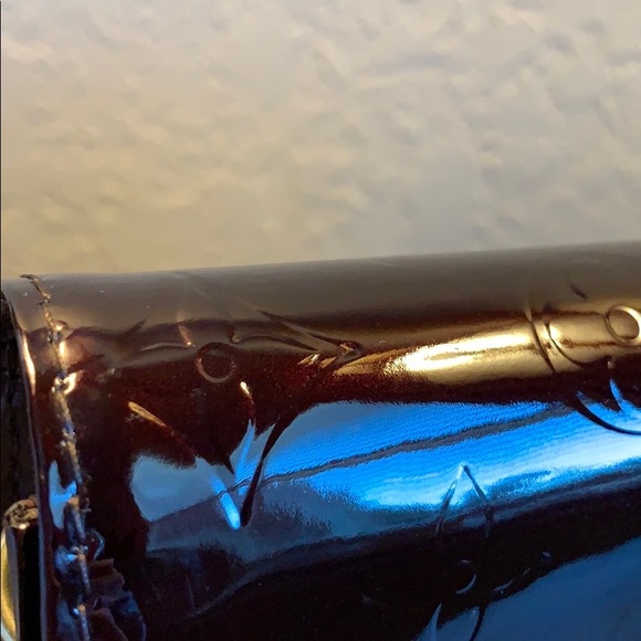 Louis Vuitton Vernis Bel Air Amarante Pouchette - Picture 13 of 15